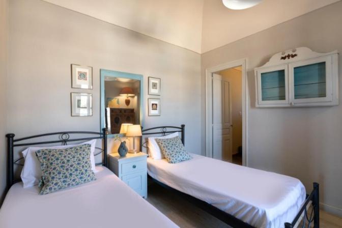 Caveland Hostel Karterados  Ngoại thất bức ảnh