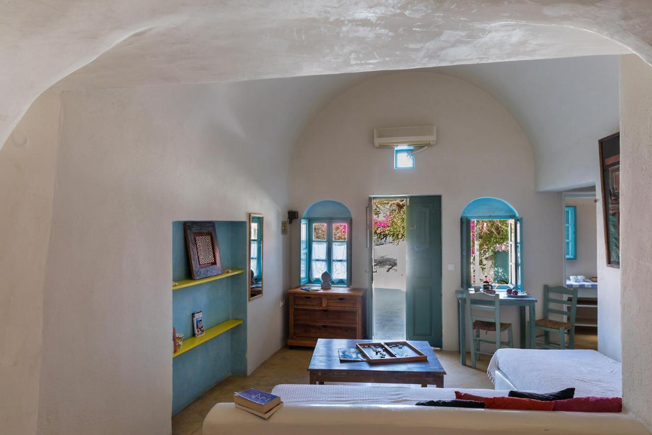 Caveland Hostel Karterados  Ngoại thất bức ảnh