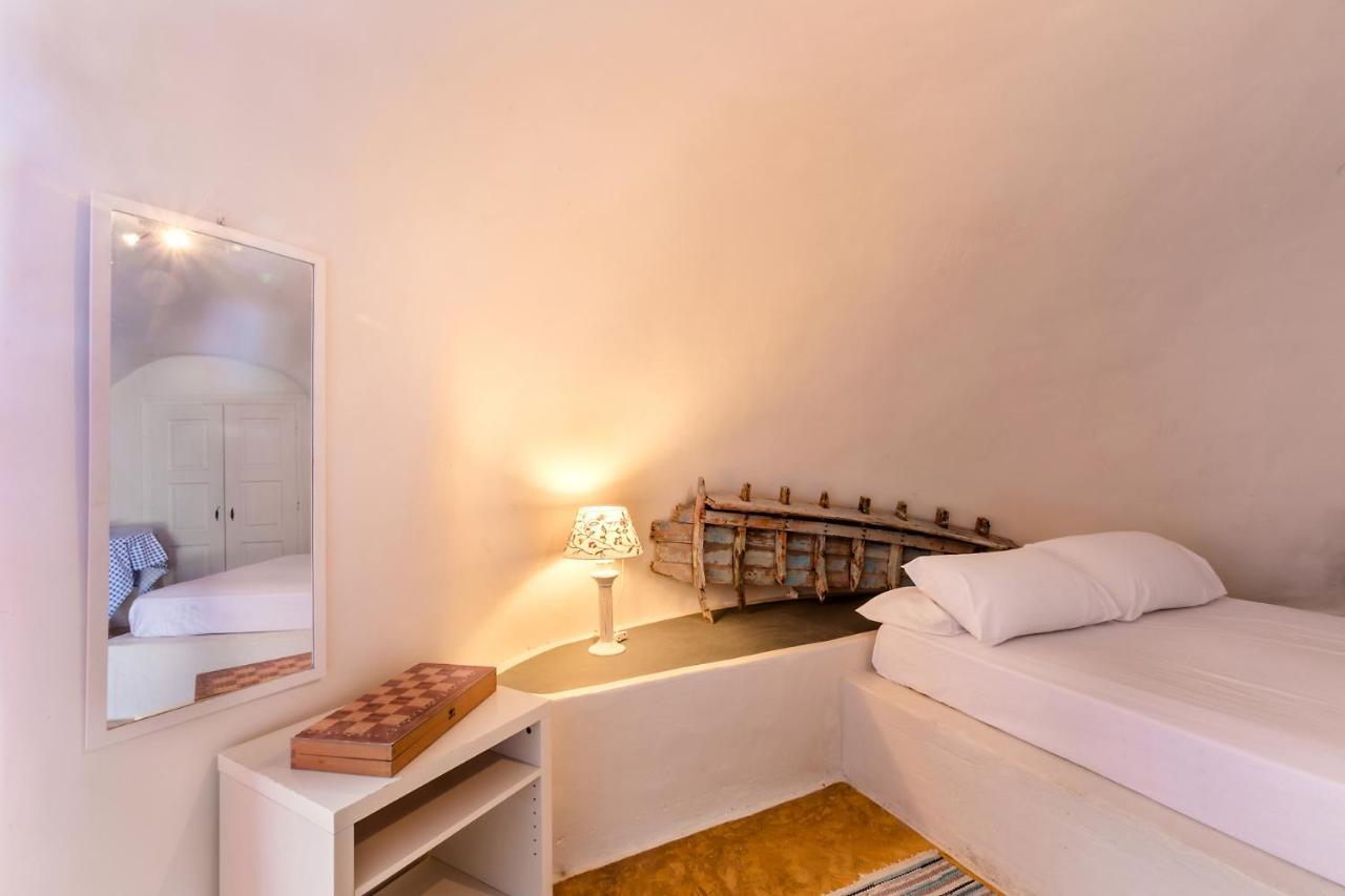 Caveland Hostel Karterados  Ngoại thất bức ảnh