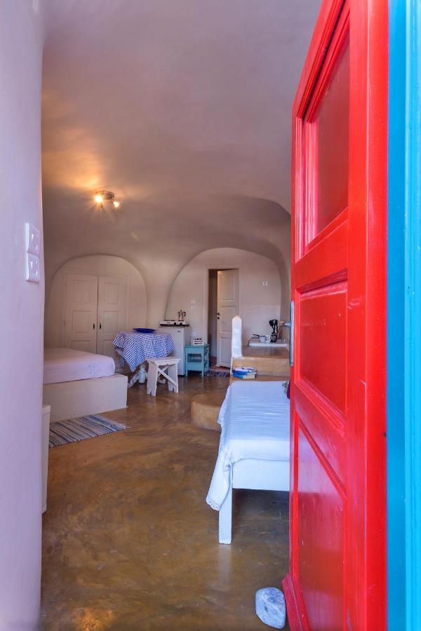 Caveland Hostel Karterados  Ngoại thất bức ảnh