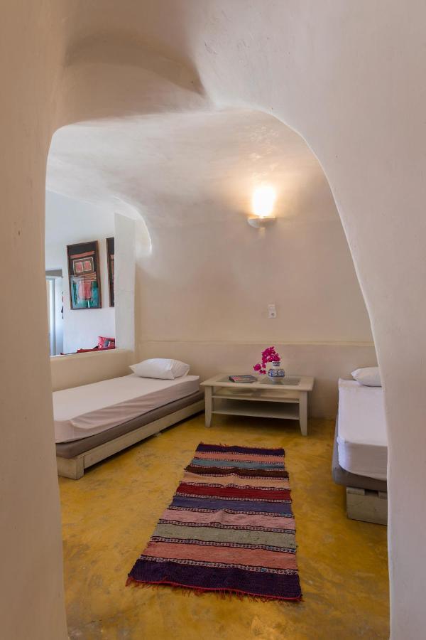 Caveland Hostel Karterados  Ngoại thất bức ảnh